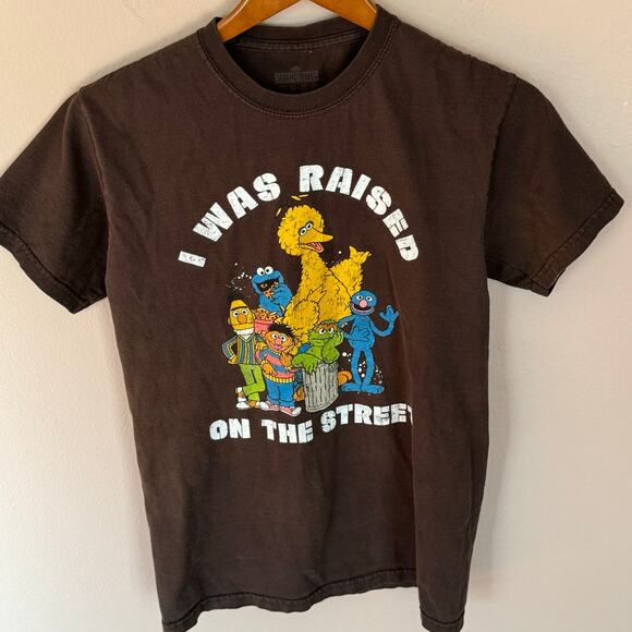 Sesame Street T-shirt Small - Picture 1 of 2